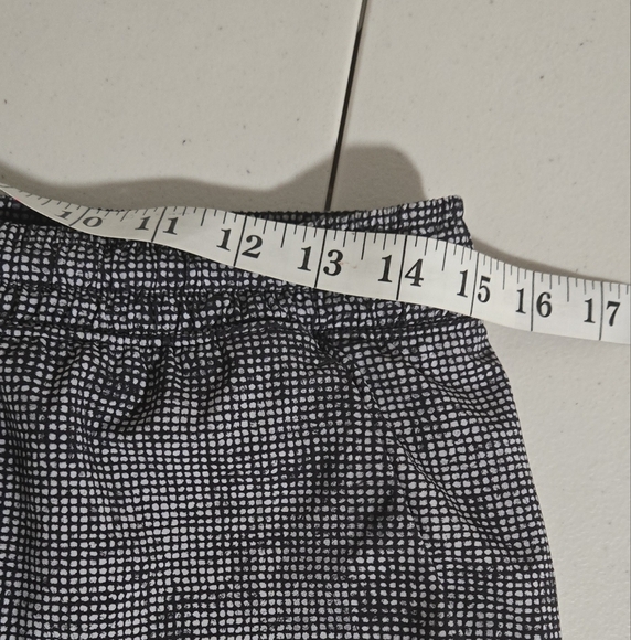 Lululemon Pace Breaker 9" Black White Shorts Size L - Picture 13 of 13